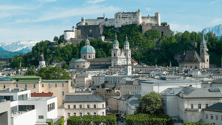 去萨尔茨堡游玩到P&A免税店购物可享欧洲退税服务