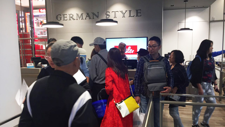 十一黄金周TAX FREE EASY惊喜优惠 商店现场销售火爆